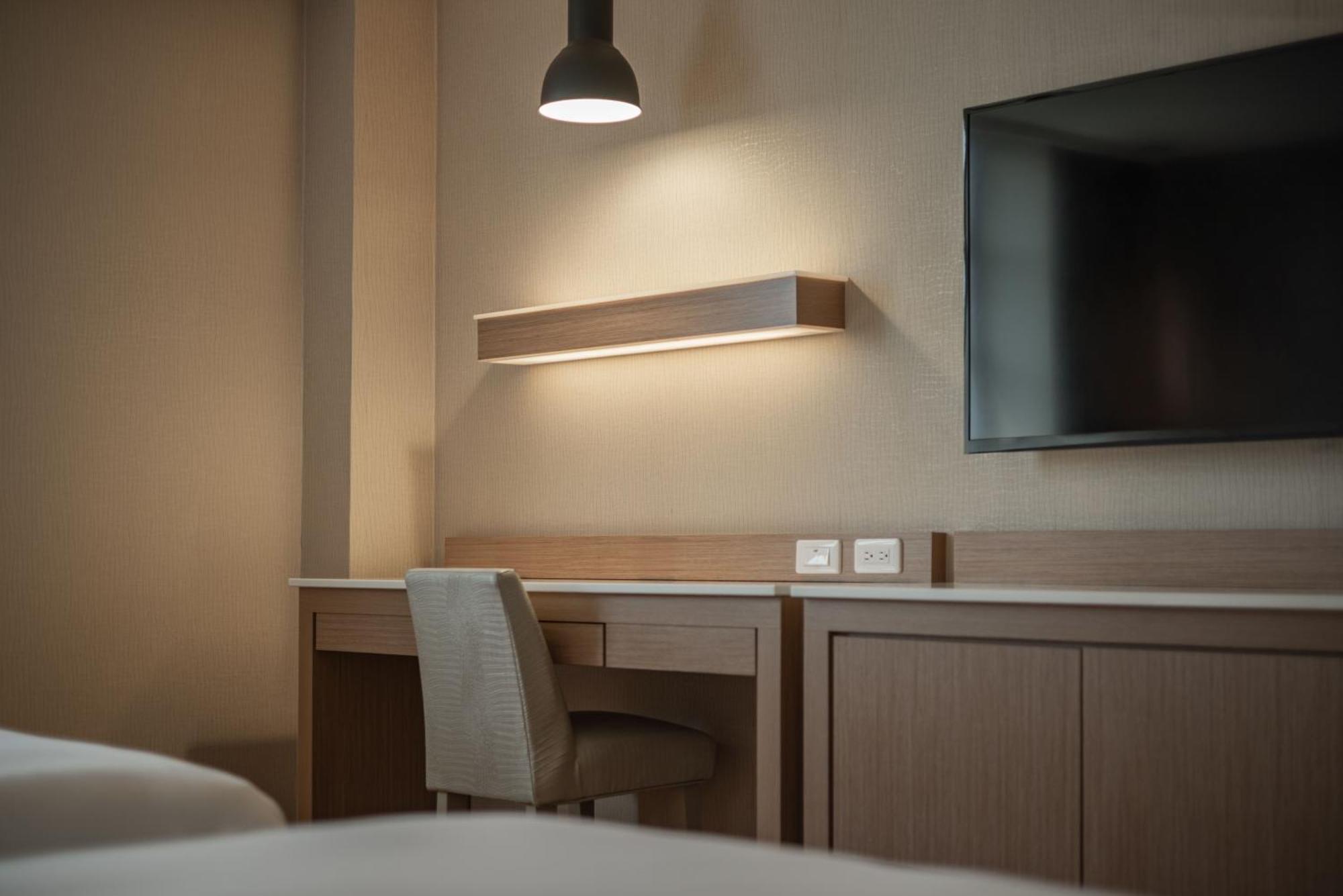 Kindness Hotel-Jue Ming Kaohsiung Room photo
