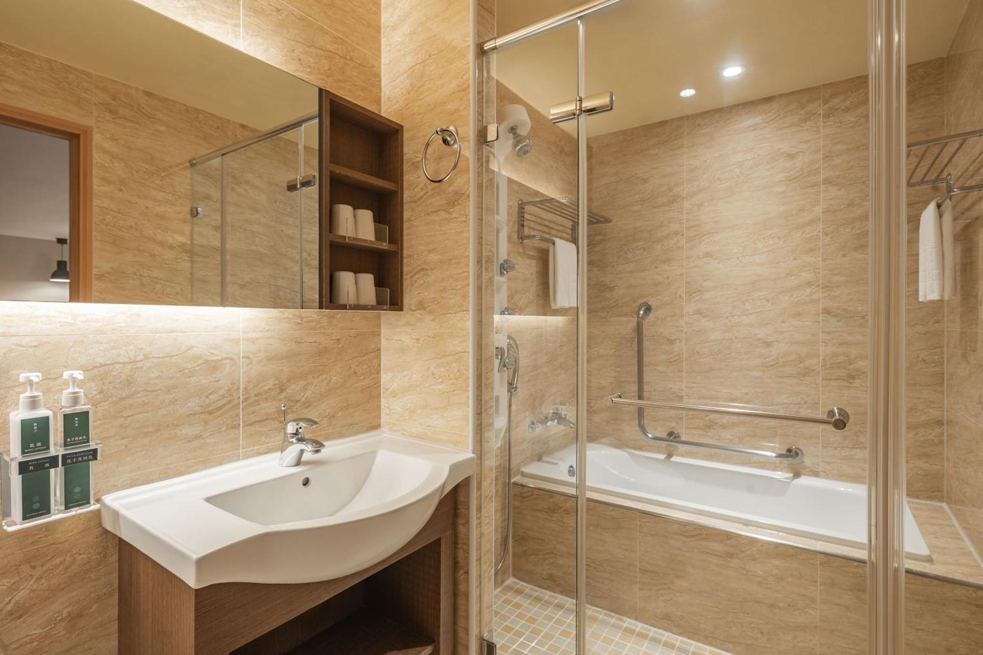 Kindness Hotel-Jue Ming Kaohsiung Room photo